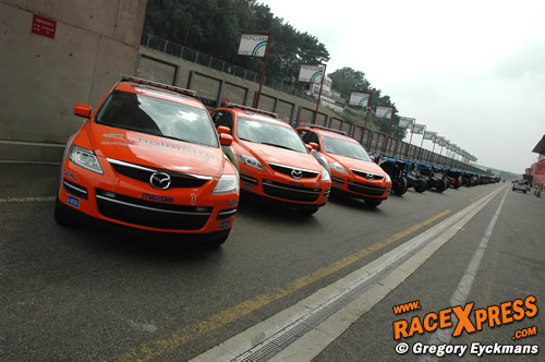 Het safety team en de 27 Champcars